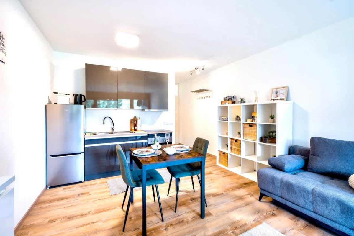 Auszeit Apartment: Black Forest Retreat With Sunny Balcony *